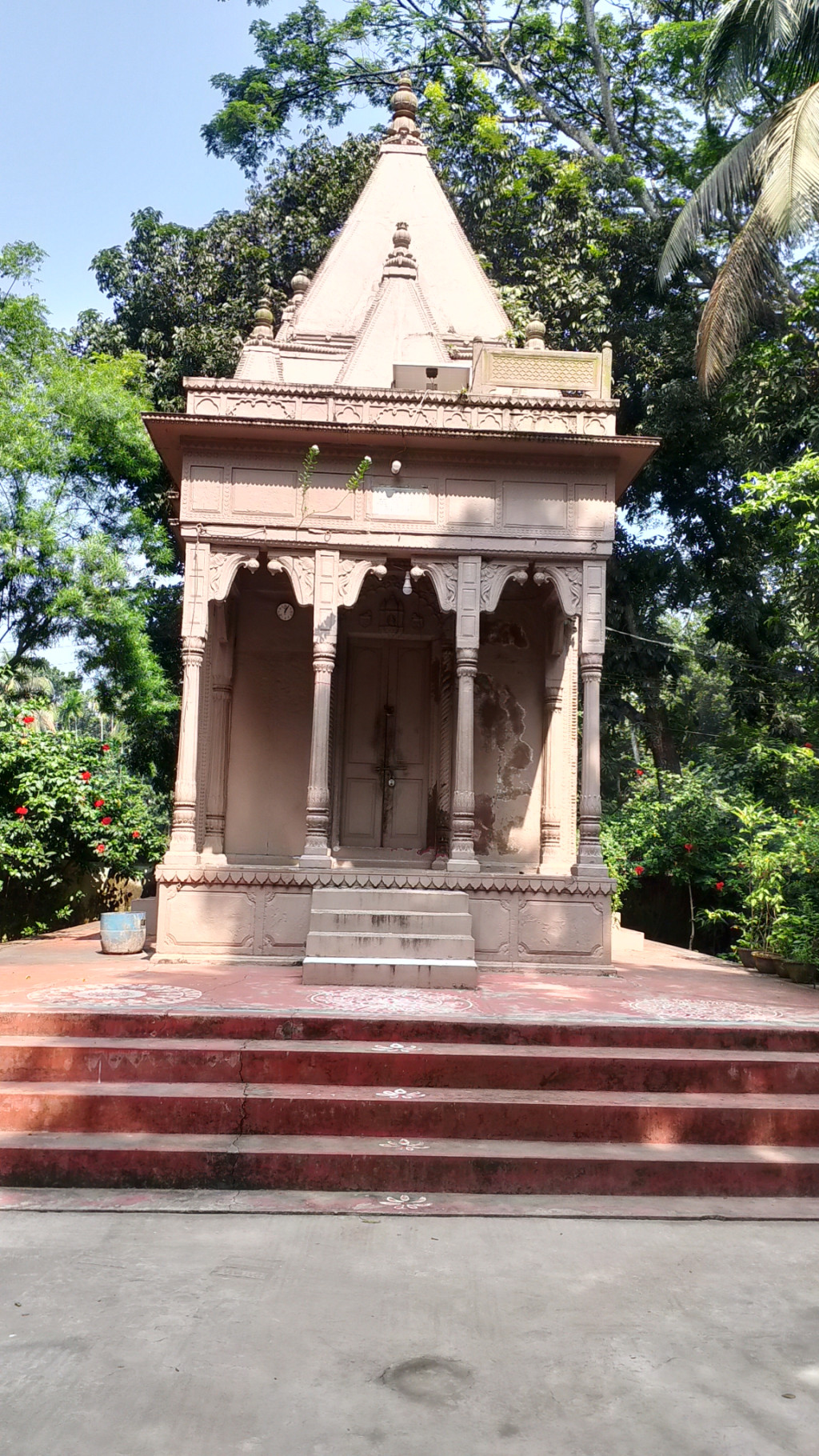 নড়াইল জমিদার আমলের স্থাপত্য ও ইতিহাসের সাক্ষী বেলে পাথরের সর্বমঙ্গলা কালী মন্দির