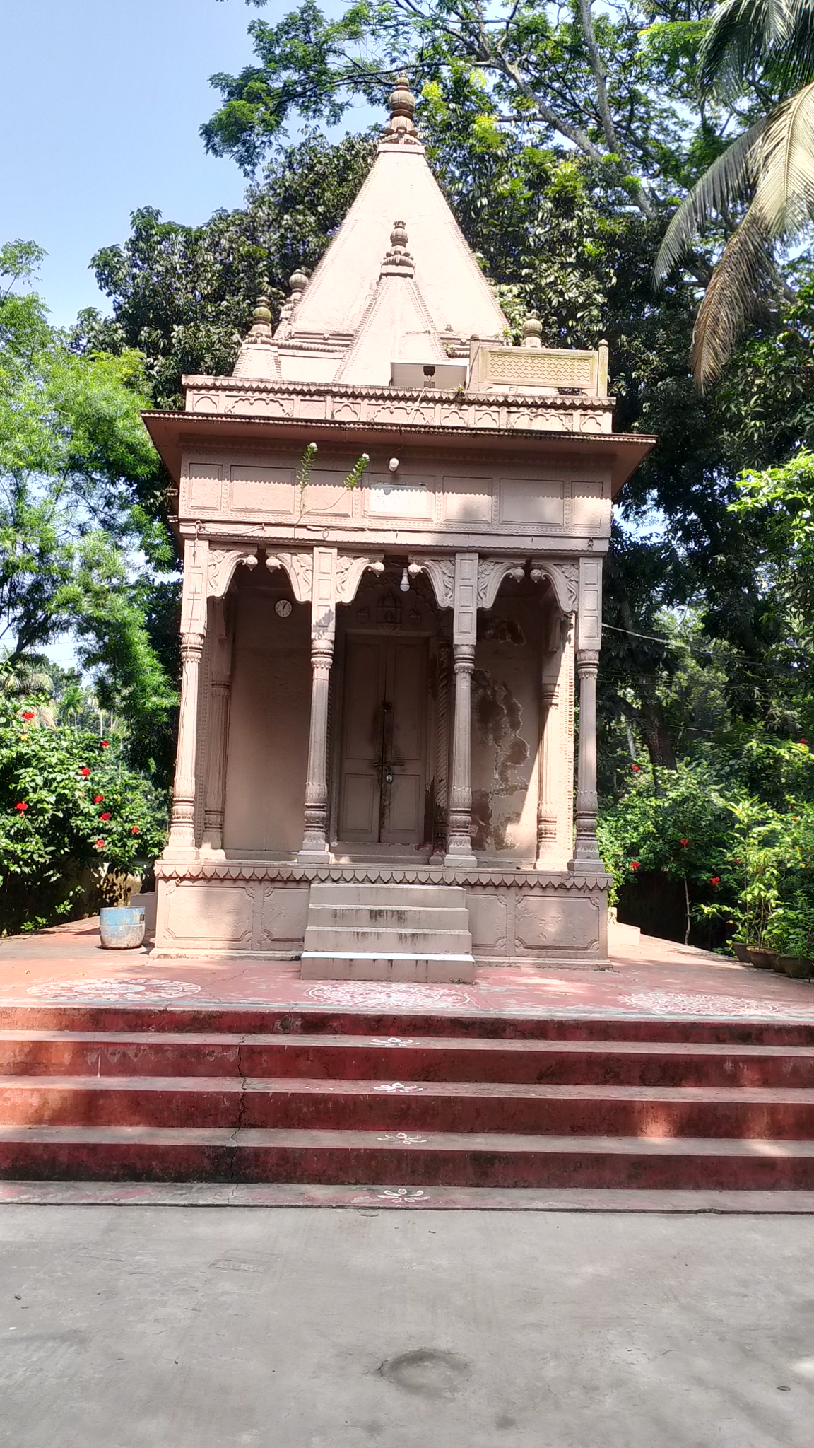 নড়াইল জমিদার আমলের স্থাপত্য ও ইতিহাসের সাক্ষী বেলে পাথরের সর্বমঙ্গলা কালী মন্দির নড়াইল জমিদার আমলের স্থাপত্য ও ইতিহাসের সাক্ষী বেলে পাথরের সর্বমঙ্গলা কালী মন্দির