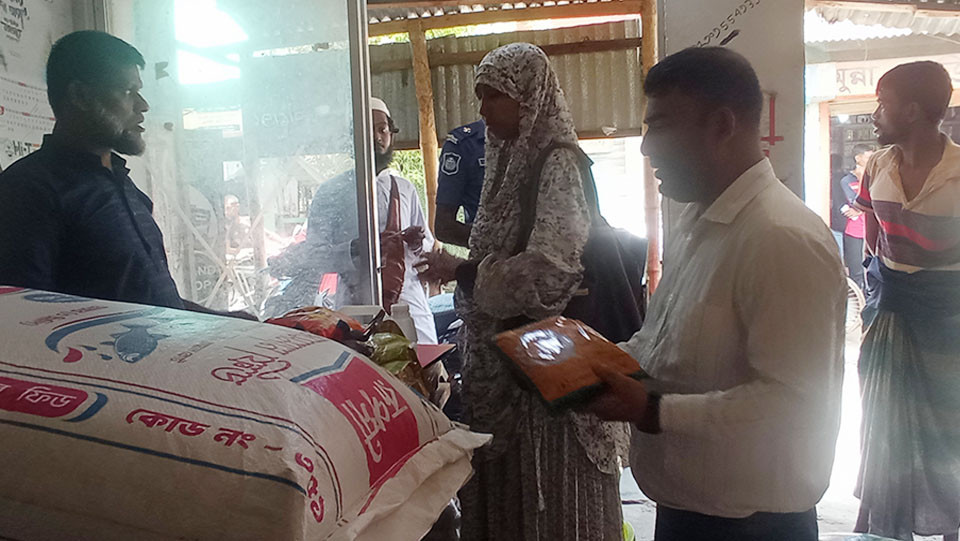 লোহাগড়ায় ভোক্তা অধিকারের অভিযান: মেয়াদোত্তীর্ণ পণ্য ও মূল্য তালিকা না থাকায় তিন প্রতিষ্ঠানকে জরিমানা