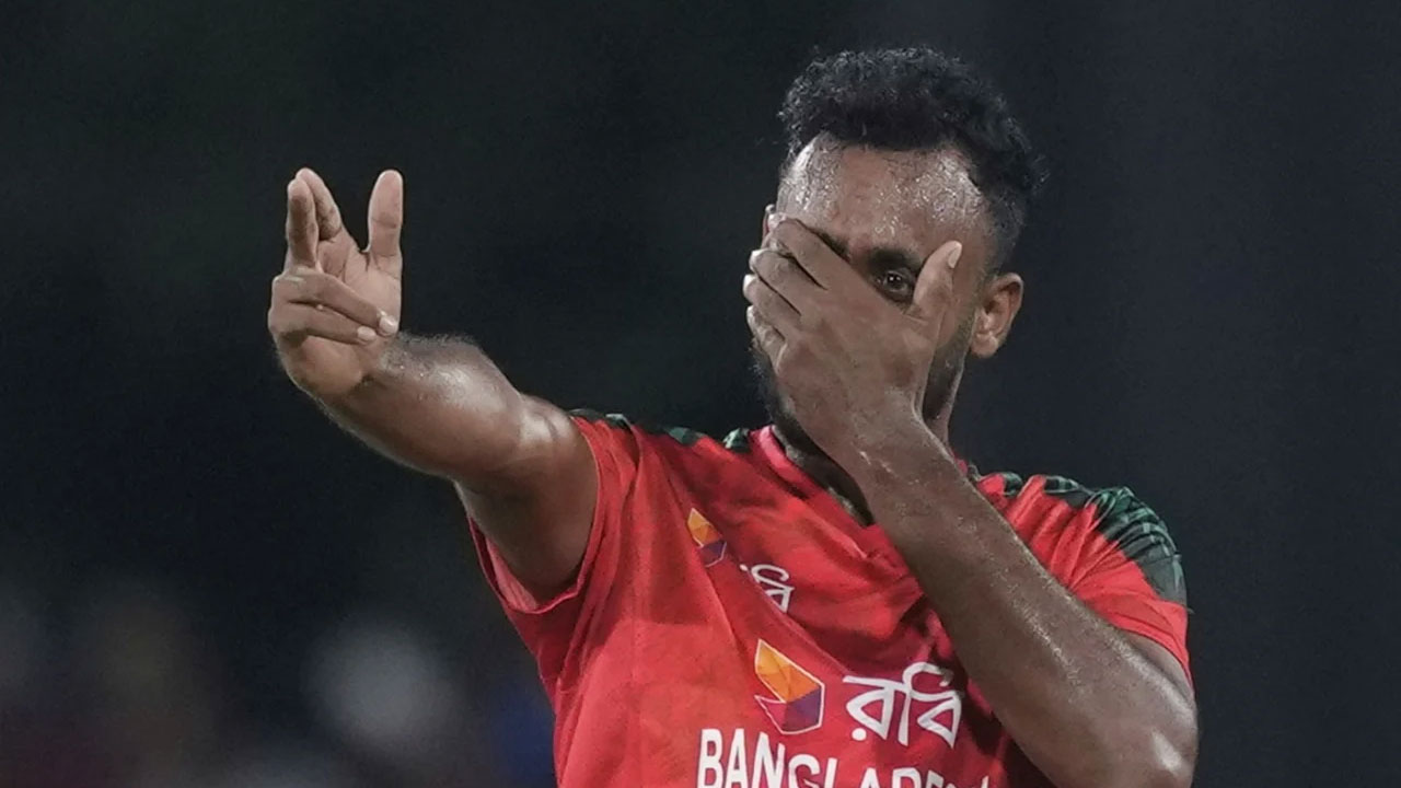 ৩০ রানে ৪ উইকেট হারিয়ে বিপদে শ্রীলঙ্কা
