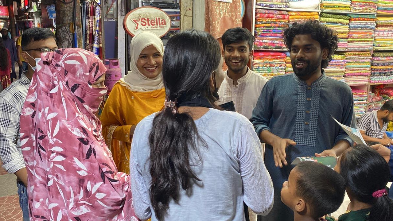 ভিসার কাজে যাওয়া হলো না ঢাকায়, সড়কেই ঝরল মা-মেয়ের প্রাণ