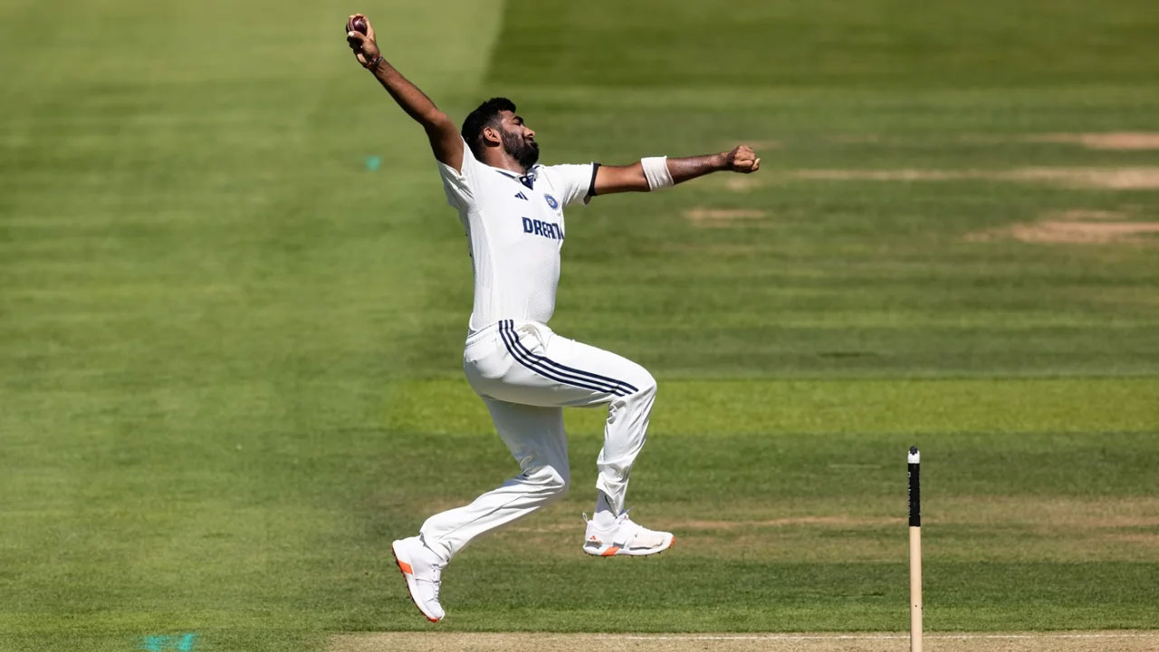 ‘দ্রুতই টেস্ট থেকে অবসর নিতে পারেন বুমরাহ’