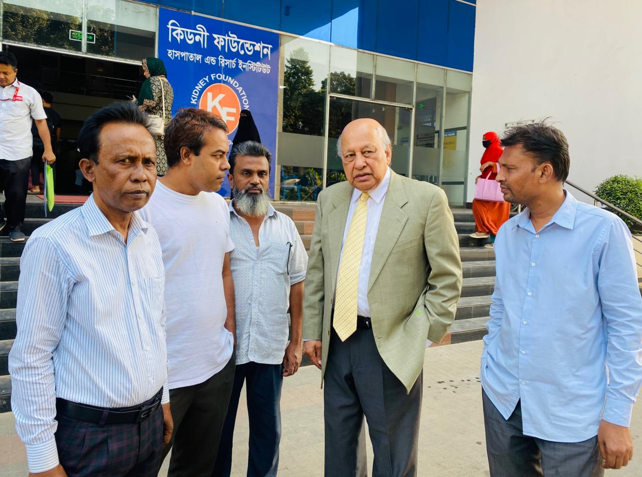 প্রেসিডিয়াম সদস্য ওয়াসিমুল ইসলামকে দেখতে কিডনি হাসপাতালে মেজর (অব.) আবদুল মান্নান প্রেসিডিয়াম সদস্য ওয়াসিমুল ইসলামকে দেখতে কিডনি হাসপাতালে মেজর (অব.) আবদুল মান্নান