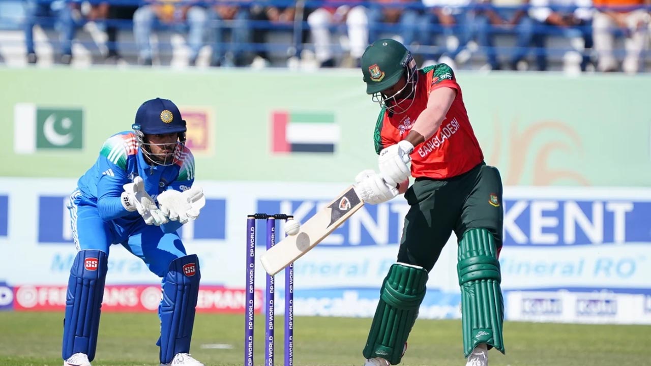 শেষ ১২ বলে ৫০ রান, চার ছক্কার বন্যায় ভারতকে বড় টার্গেট দিলো বাংলাদেশ শেষ ১২ বলে ৫০ রান, চার ছক্কার বন্যায় ভারতকে বড় টার্গেট দিলো বাংলাদেশ