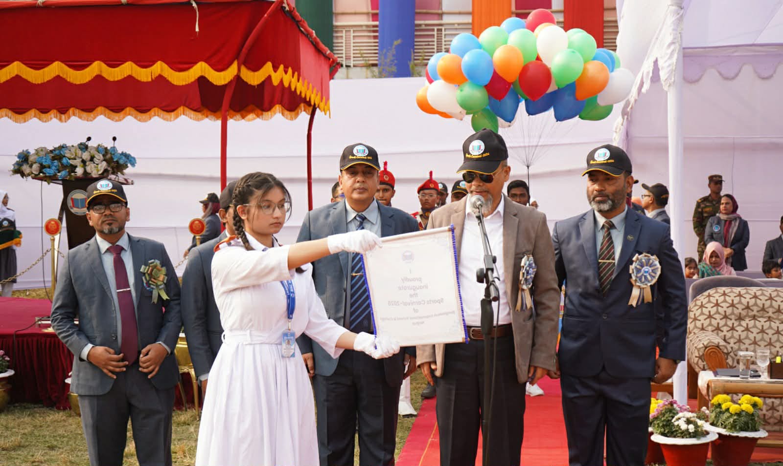 জুমার নামাজ ঘিরে বায়তুল মোকাররমে নিরাপত্তা জোরদার, চলছে তল্লাশি