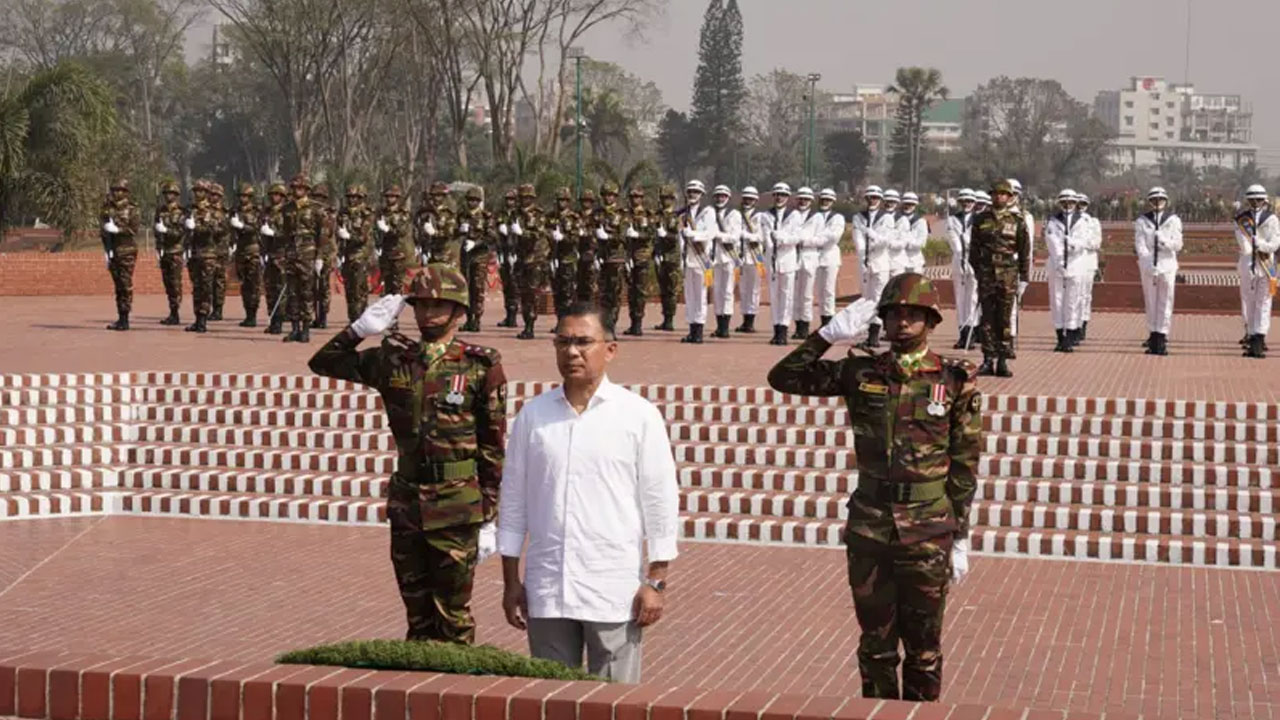 স্মৃতিসৌধে শ্রদ্ধা জানালেন প্রধানমন্ত্রী