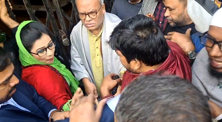 তালা ভেঙে কার্যালয়ে প্রবেশ করলেন বিএনপি নেতাকর্মীরা