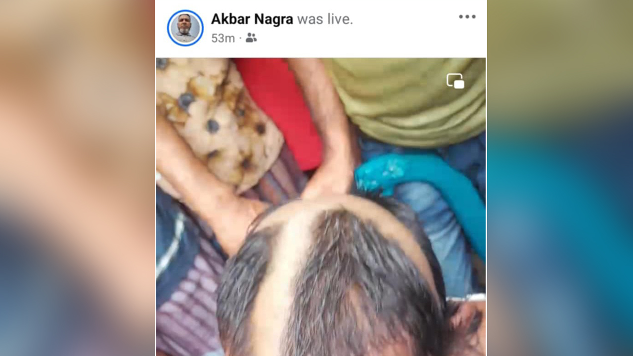 পকেটমার সন্দেহে বৃদ্ধার মাথা ন্যাড়া করে ফেসবুকে প্রচার!