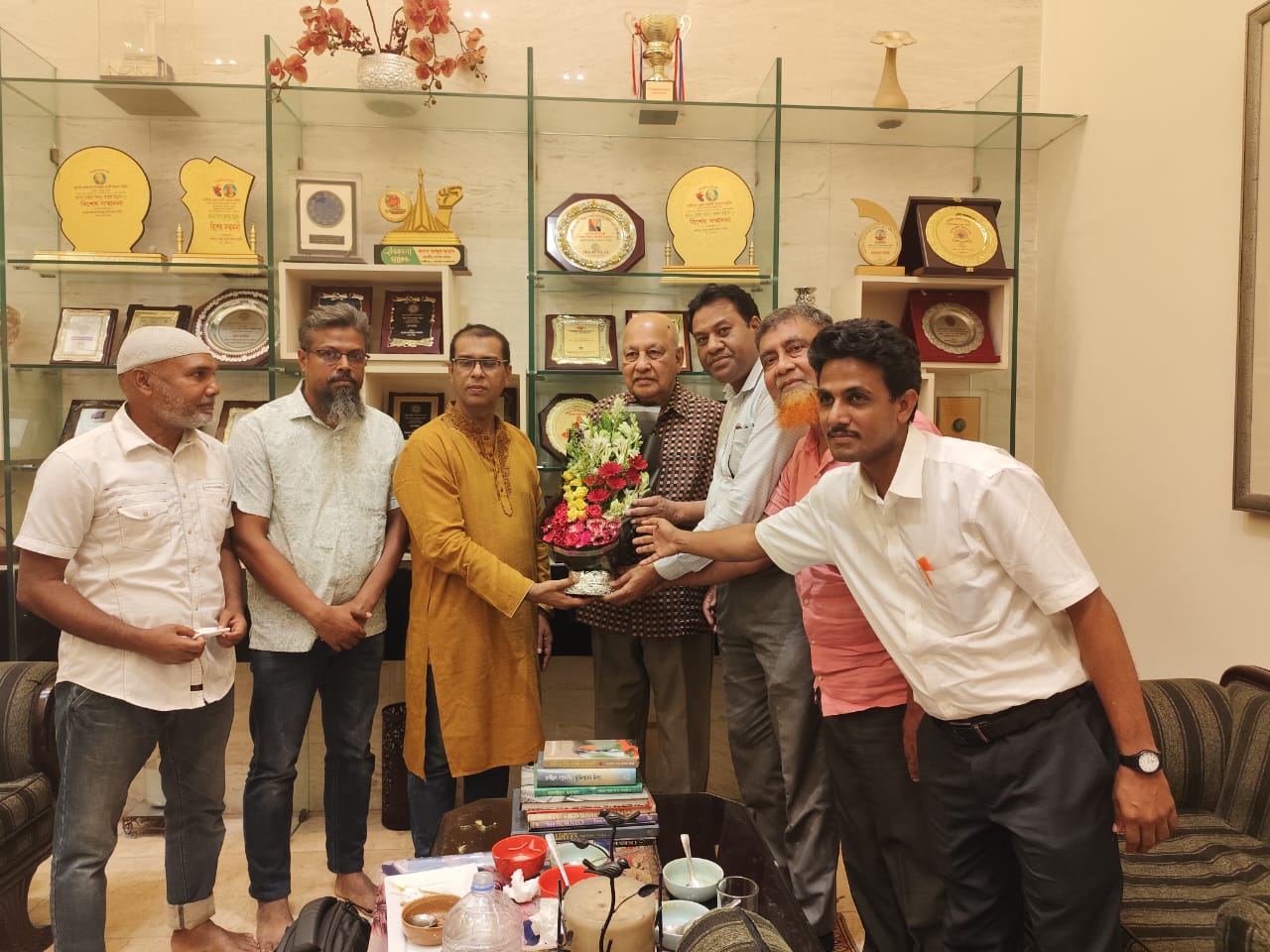 অসুস্থ মেজর (অবঃ) আবদুল মান্নানকে দেখতে গেলেন বিকল্পধারা বাংলাদেশের কেন্দ্রীয় নেতৃবৃন্দ অসুস্থ মেজর (অবঃ) আবদুল মান্নানকে দেখতে গেলেন বিকল্পধারা বাংলাদেশের কেন্দ্রীয় নেতৃবৃন্দ