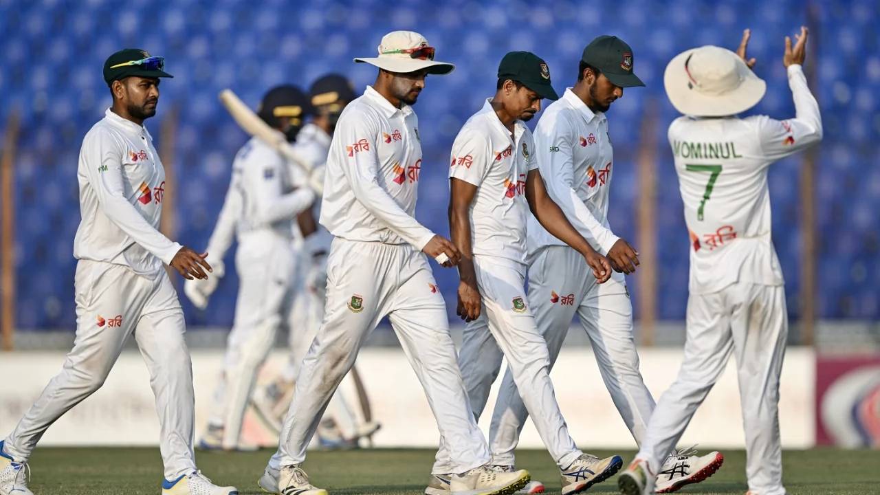 দ্বিতীয় দিনের শুরুতেই সুযোগ নষ্ট করল বাংলাদেশ