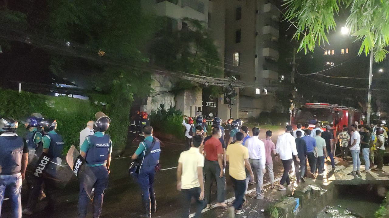 চট্টগ্রামে বিএনপি নেতাদের বাসভবনে হামলা-ভাঙচুর