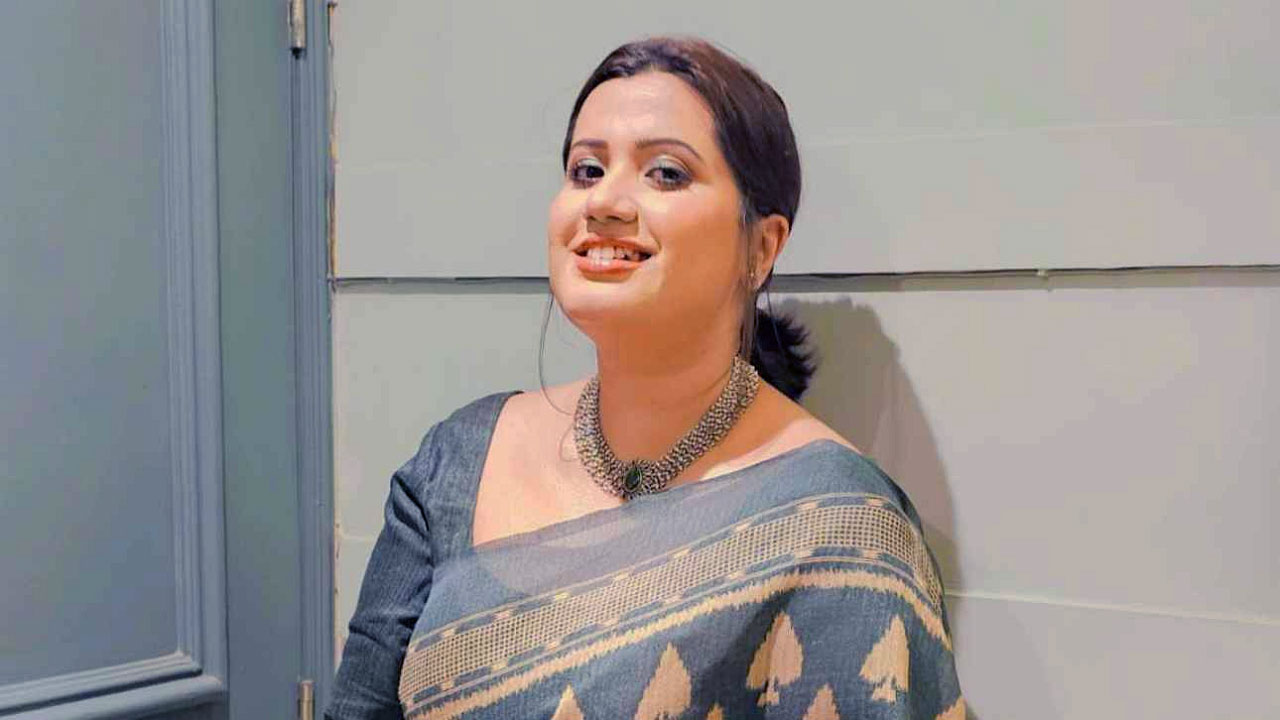 নড়াইল ও লোহাগড়ায় প্রার্থীদের মাঝে প্রতীক বরাদ্দ