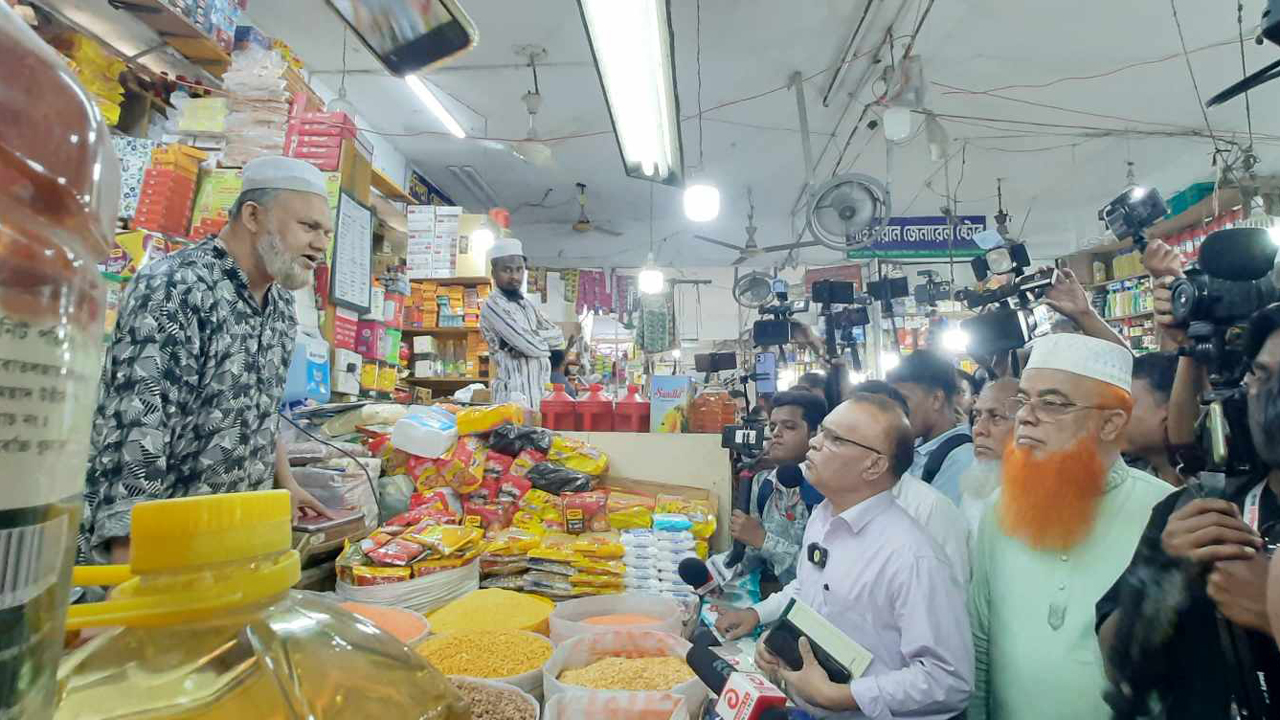 কারওয়ান বাজারে ভোক্তা অধিদপ্তরের অভিযান