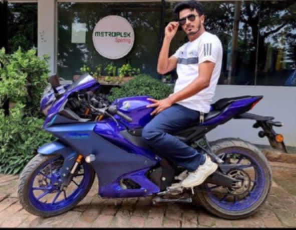 অবৈধ টাকায় অবাধ সাম্রাজ্য নারীলিপ্সু পাসপোর্ট অফিসের পরাগের