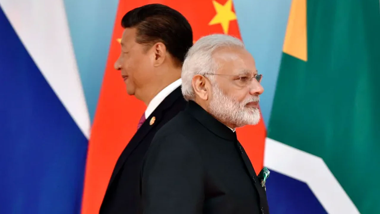 ব্রিকসের মঞ্চে ৫ বছর পর নরেন্দ্র মোদি-শি জিনপিং বৈঠক