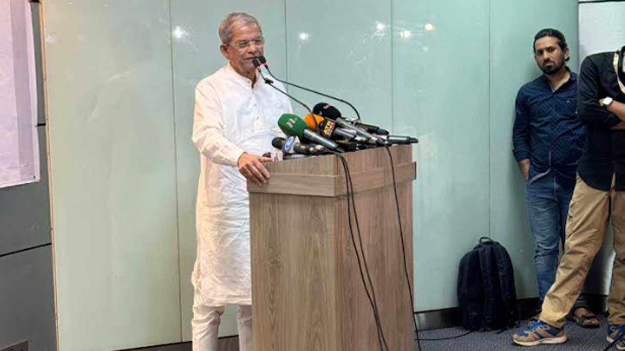 গর্ভে সন্তান জেনেও সিগারেট ছাড়তে পারেননি রানি!