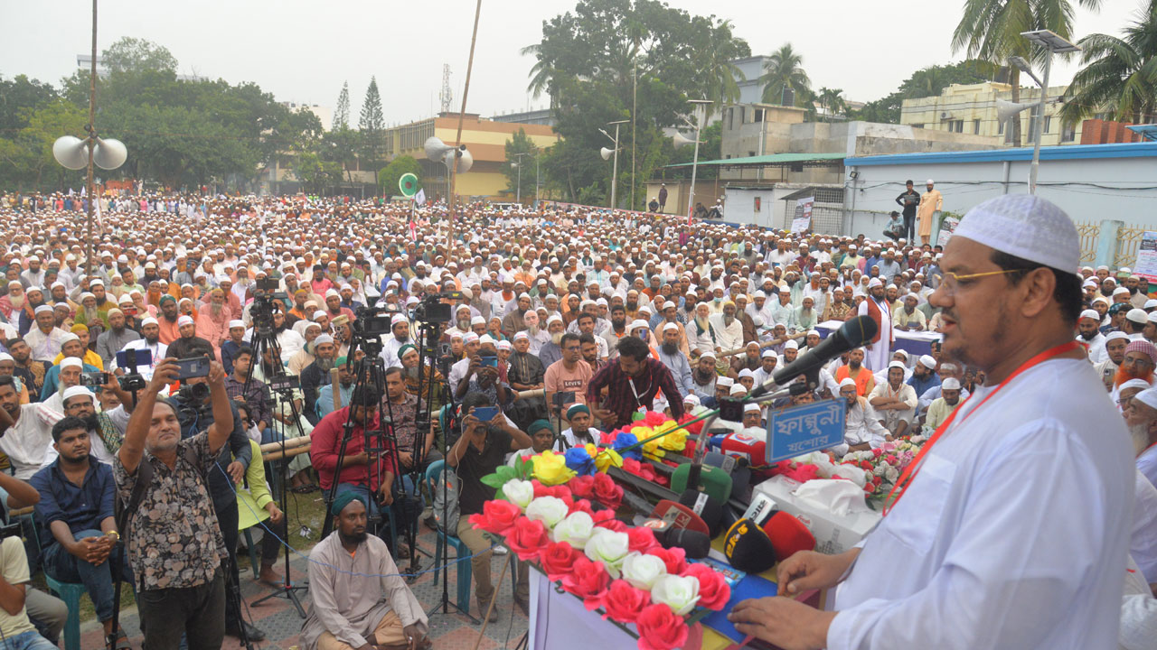 অর্থ চুরিতে ফার্স্ট শেখ হাসিনা সরকার : চরমোনাই পীর