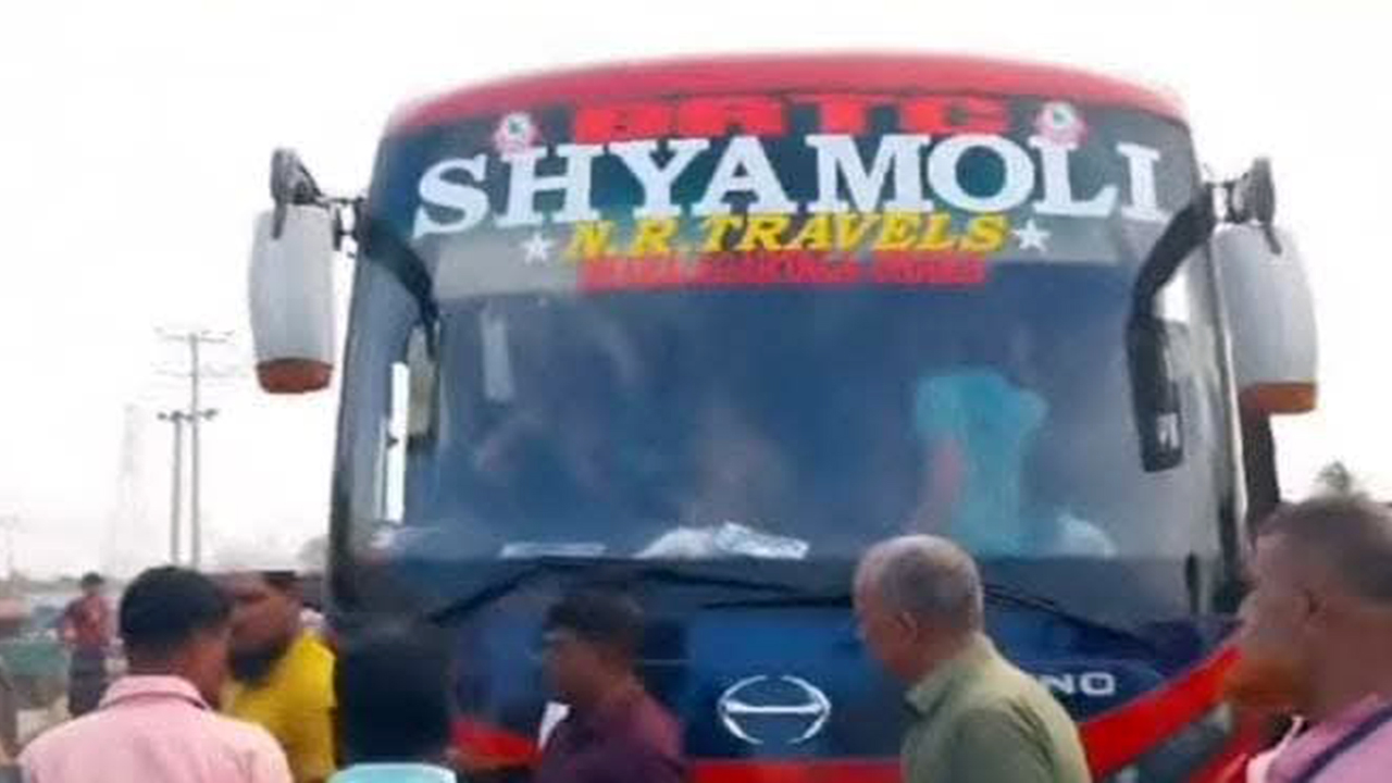 হামলা নয়, দুর্ঘটনার কবলে শ্যামলী পরিবহনের বাস হামলা নয়, দুর্ঘটনার কবলে শ্যামলী পরিবহনের বাস