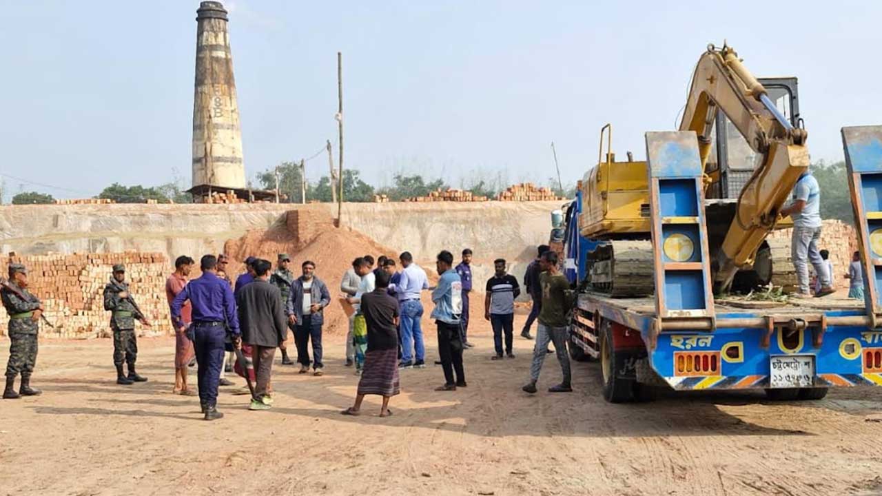 দুর্দান্ত বোলিয়ে লঙ্কানদের নাগালে রাখলেন রিশাদ-মুস্তাফিজ