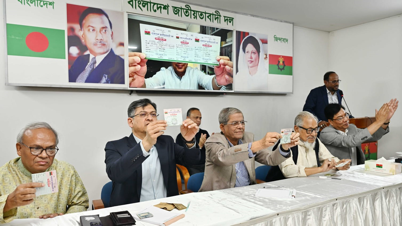 আজ দেশে ফিরবেন প্রধানমন্ত্রী