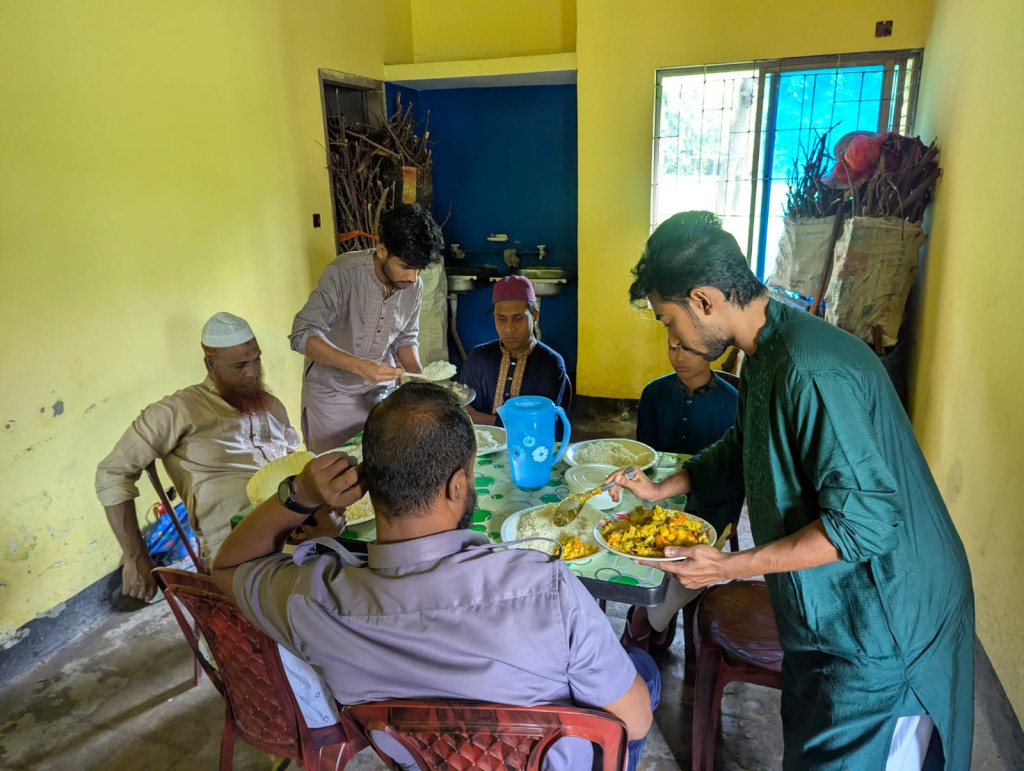 নিটারে মাস্তুলের আয়োজনে আয়োজিত ঈদ পরবর্তী মেজবানি ভোজ