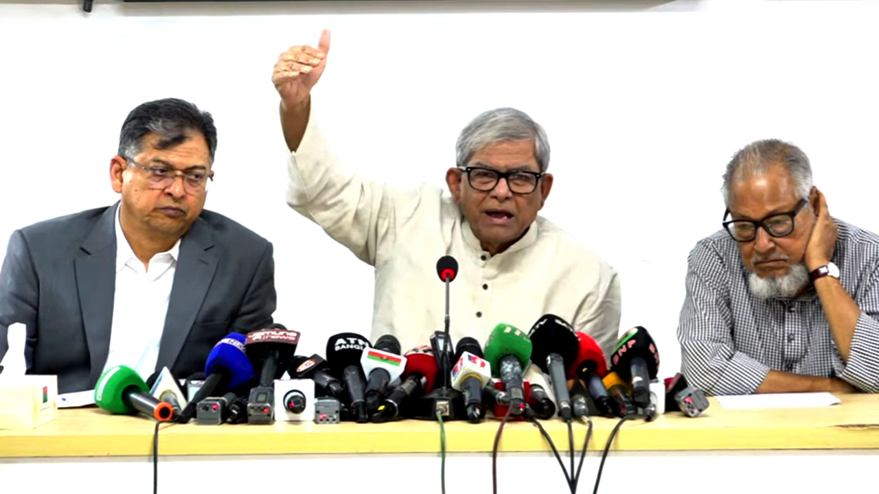 সামান্য বৃষ্টিতেই নড়াইল শহরে জলাবদ্ধতা, ভোগান্তিতে পৌরবাসী