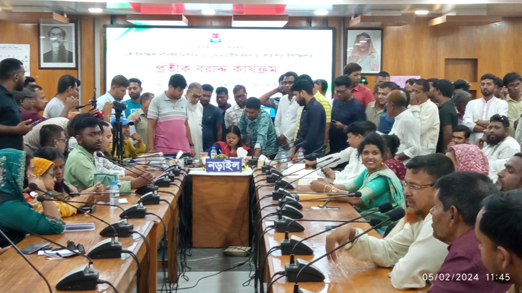 নড়াইল ও লোহাগড়ায় প্রার্থীদের মাঝে প্রতীক বরাদ্দ