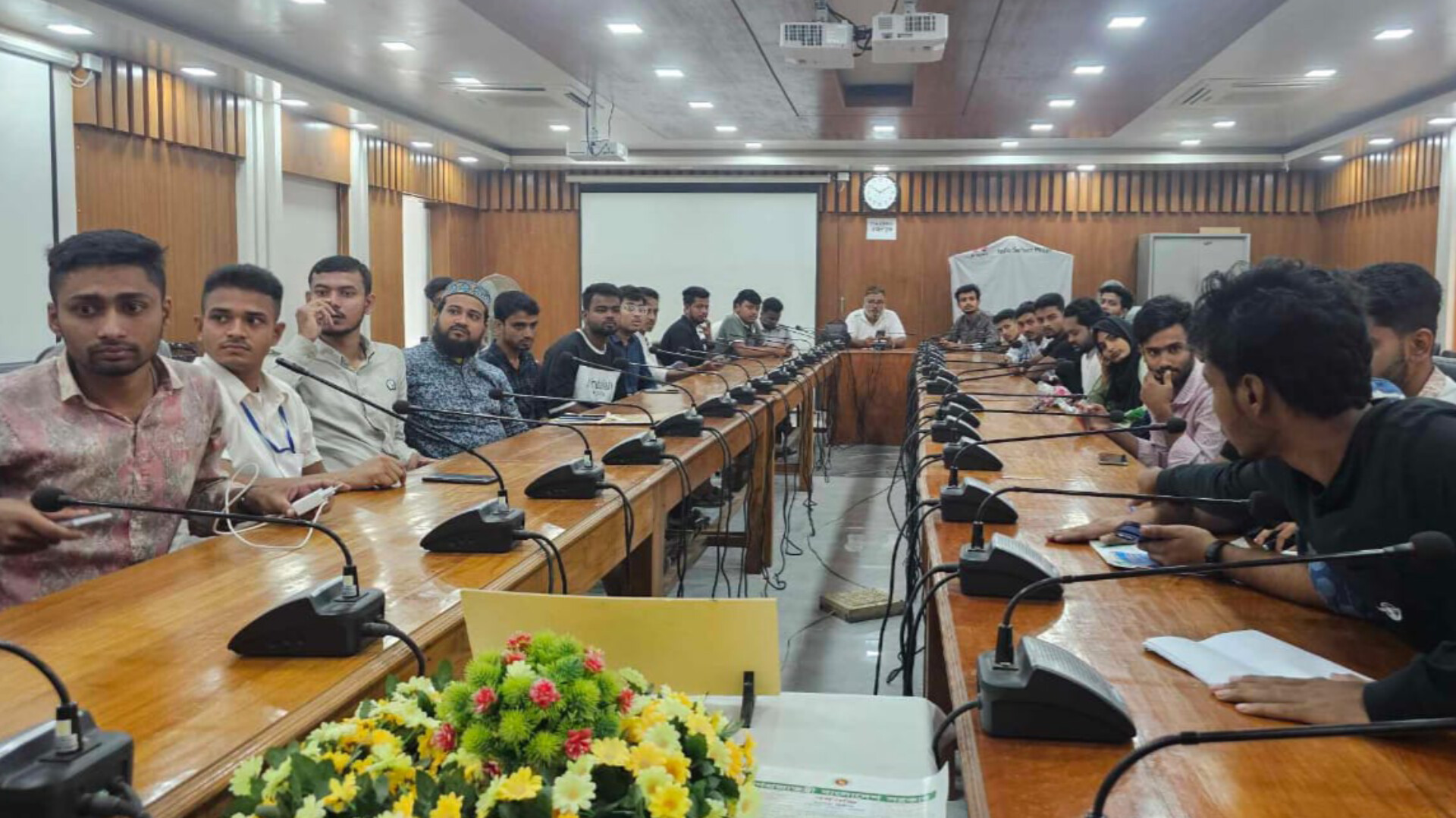নড়াইলে নবগঠিত জেলা বৈষম্য বিরোধী ছাত্রদের সাথে ডিসির সাথে মতবিনিময়