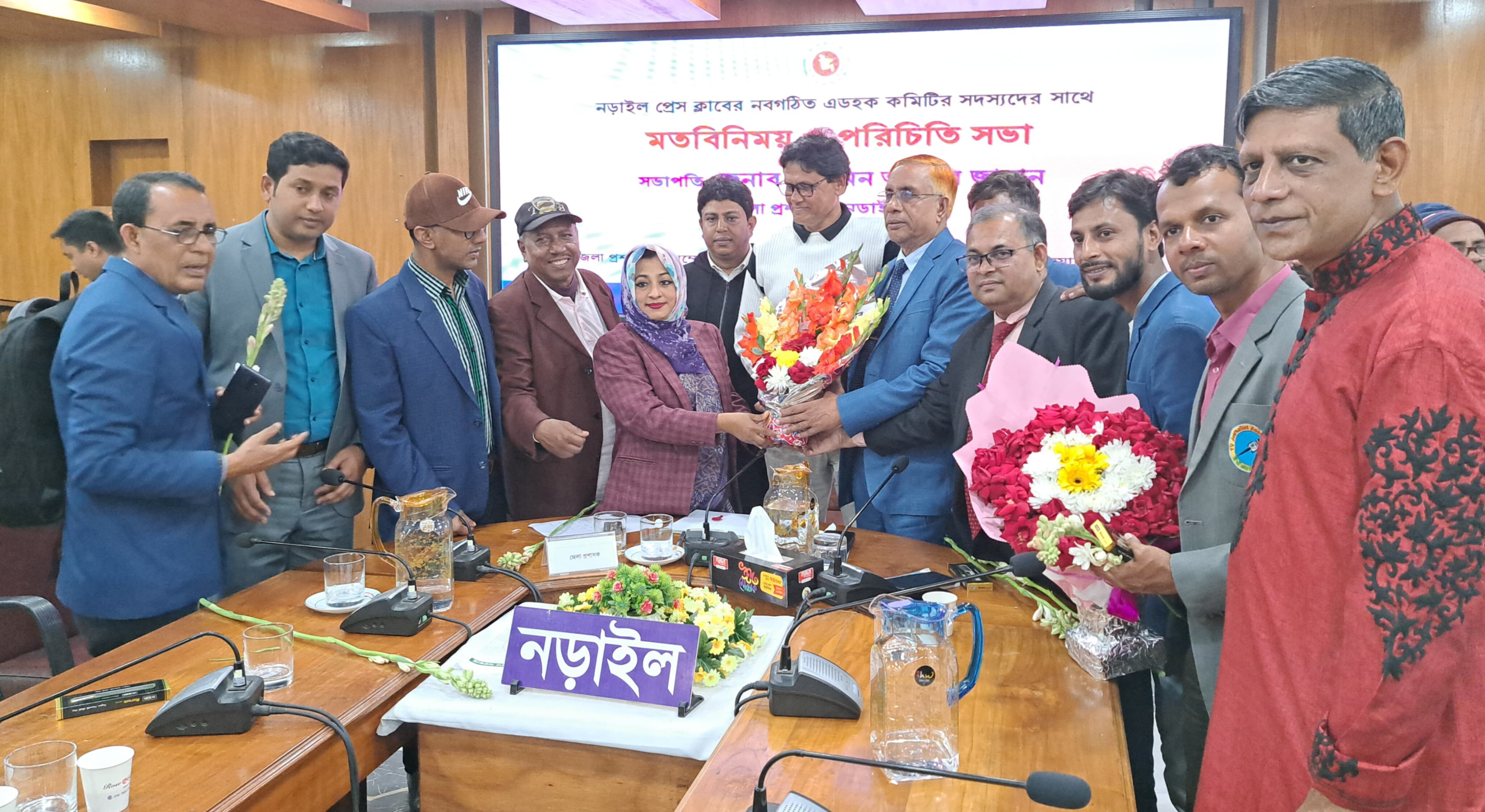 নবগঠিত নড়াইল প্রেসক্লাবের কমিটির সাথে ডিসির মতবিনিময়