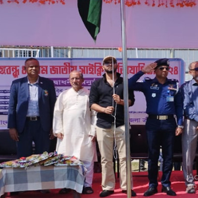 জাতীয় পতাকার জন্য খেলাধূলা করবেন : হুইপ মাশরাফী