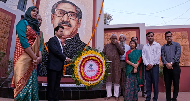 নড়াইলে স্বাধীনতা দিবসে মুক্তিযোদ্ধ স্মৃতিস্তম্ভে শ্রদ্ধা নিবেদন
