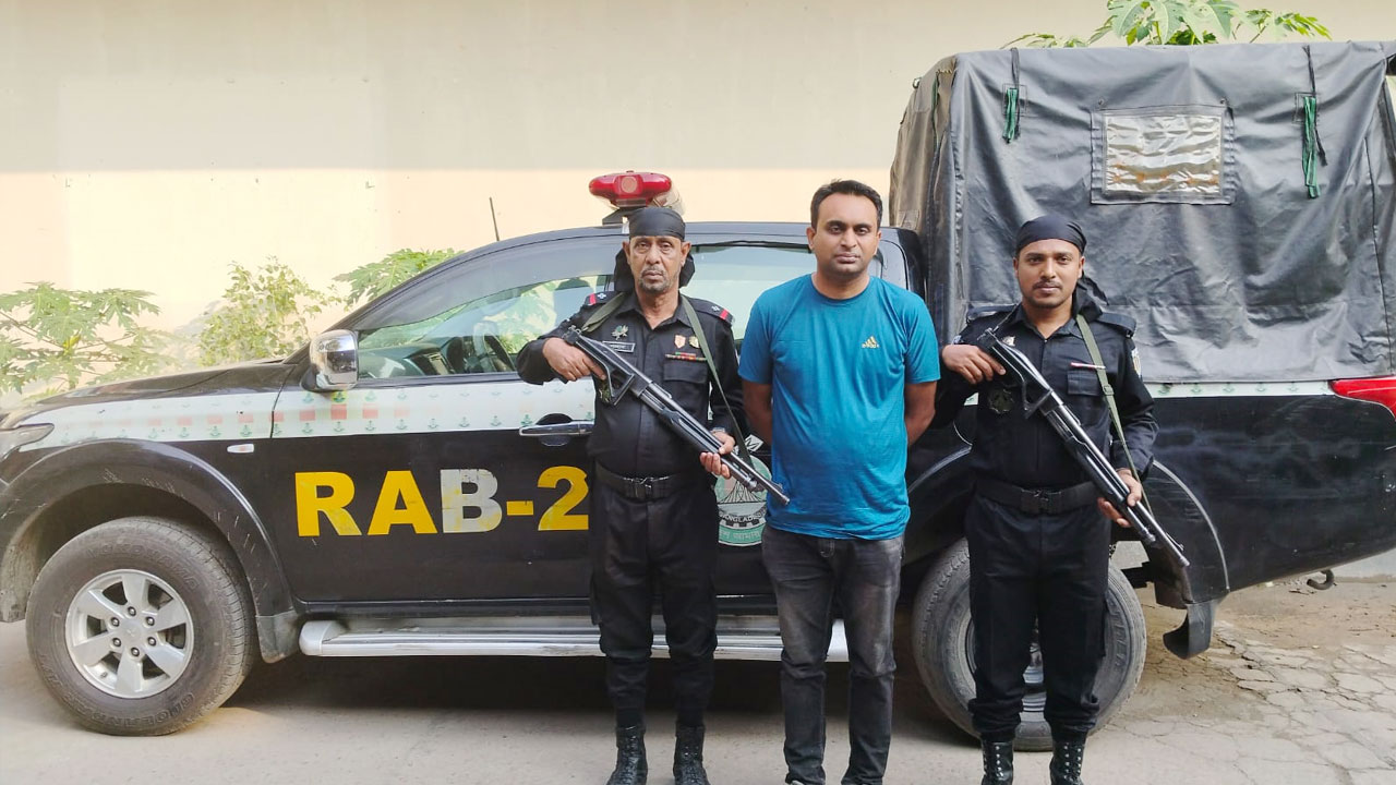 মোহাম্মদপুরে জাল স্ট্যাম্প বিক্রি চক্রের মূলহোতা ফাহাদ গ্রেপ্তার