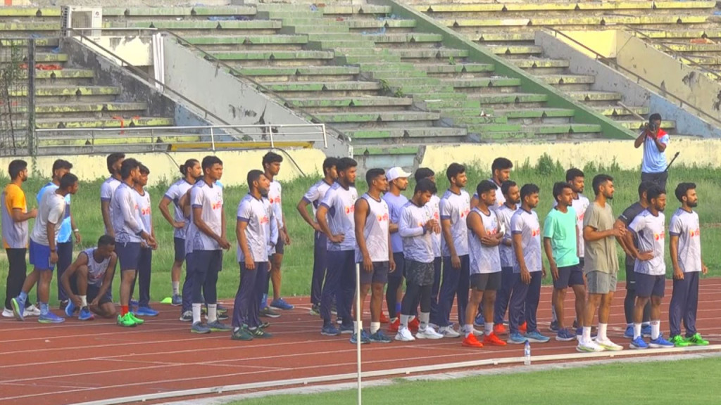 বঙ্গবন্ধু স্টেডিয়ামে ১৬০০ মিটার দৌড়ালেন মাহমুদউল্লাহ-শান্তরা