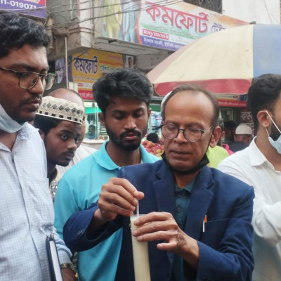 দুধে পানি বেশি দেওয়ায় ৪ বিক্রেতাকে জরিমানা