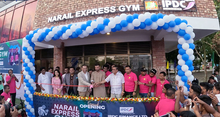 নড়াইলে অত্যাধুনিক ফিটনেস সেন্টারের উদ্বোধন করলেন মাশরাফী