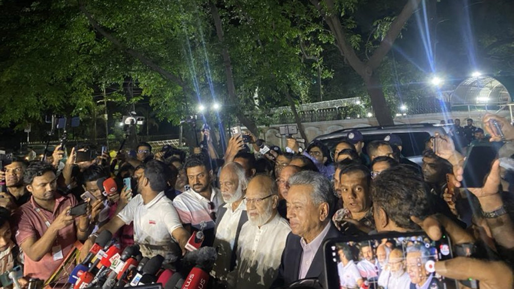 বিতর্কিতদের বাদ দিয়ে উপদেষ্টা পরিষদ পুনর্গঠনের দাবি জানিয়েছে বিএনপি