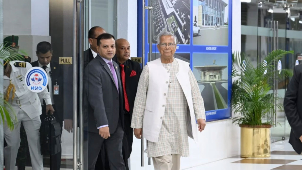 টোকিও থেকে ঢাকার পথে প্রধান উপদেষ্টা