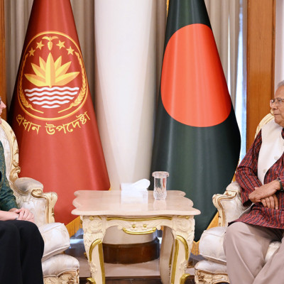 প্রধান উপদেষ্টার সঙ্গে ব্রিটিশ হাইকমিশনারের সাক্ষাৎ