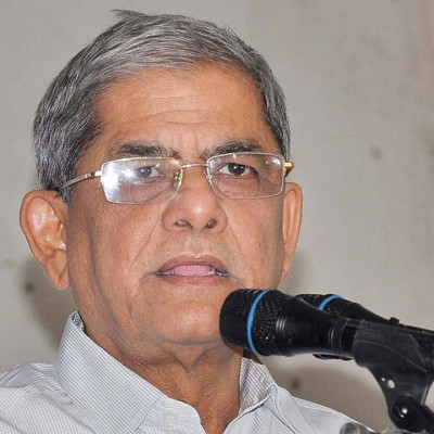 রাতে দেশে ফিরছেন মির্জা ফখরুল