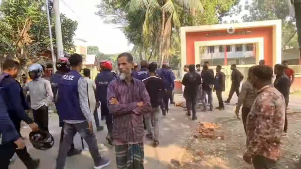 সাতক্ষীরায় বিএনপির সম্মেলনে দুই গ্রুপের সংঘর্ষ, ১৪৪ ধারা জারি