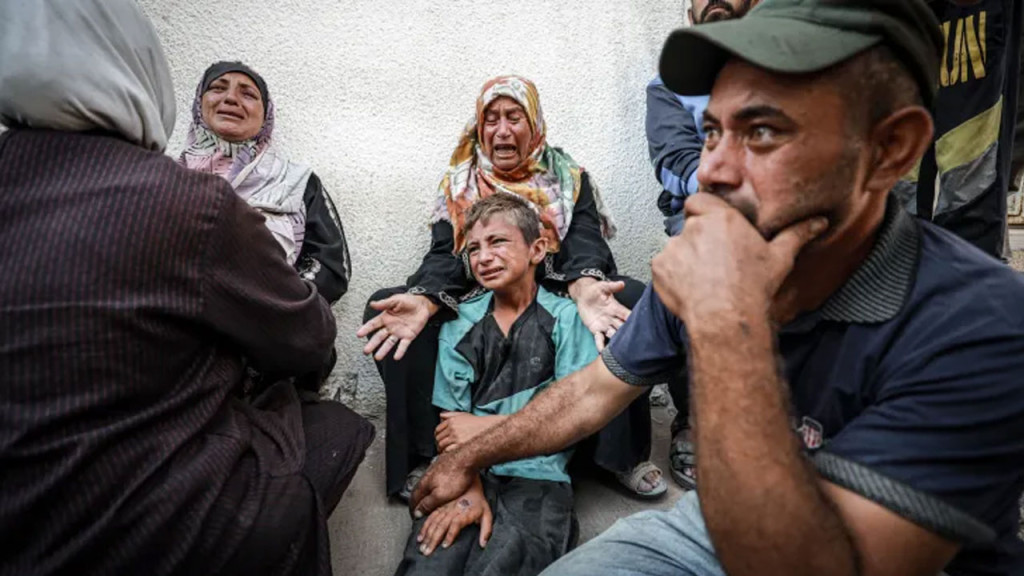 ভেঙে পড়ল ভাস্কর্য, ‘পা ধরে মাফ’ চাইলেন মোদি