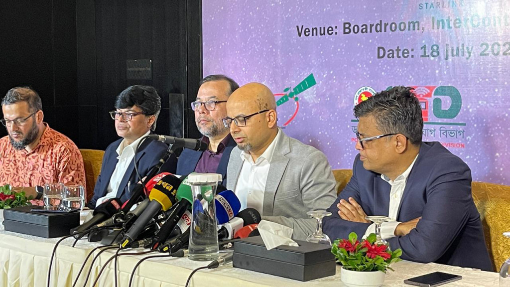 ফেনীর বন্যাদুর্গত এলাকা পরিদর্শনে বিমান বাহিনী প্রধান