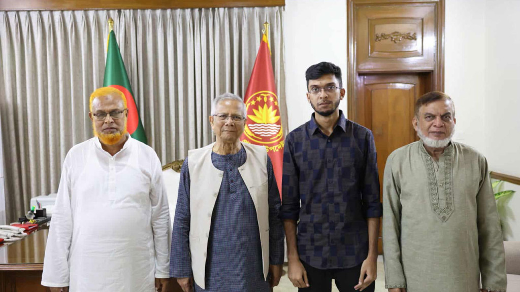 গ্রিসে তীব্র খরায় জেগে উঠল ডুবন্ত গ্রাম