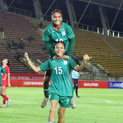 মুচলেকা নিয়ে ছেড়ে দেওয়া হয়েছে ঢাবি শিক্ষককে