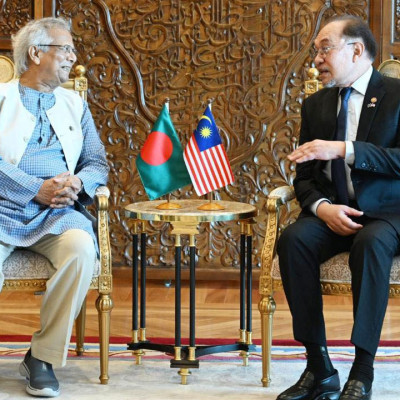 মালয়েশিয়ার প্রধানমন্ত্রীর সঙ্গে প্রধান উপদেষ্টার বৈঠক