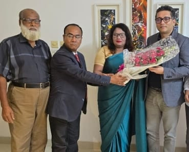 মণিপুরে মুখ্যমন্ত্রীর বাড়ি অভিমুখে বিশাল মিছিল, টিয়ার শেল নিক্ষেপ