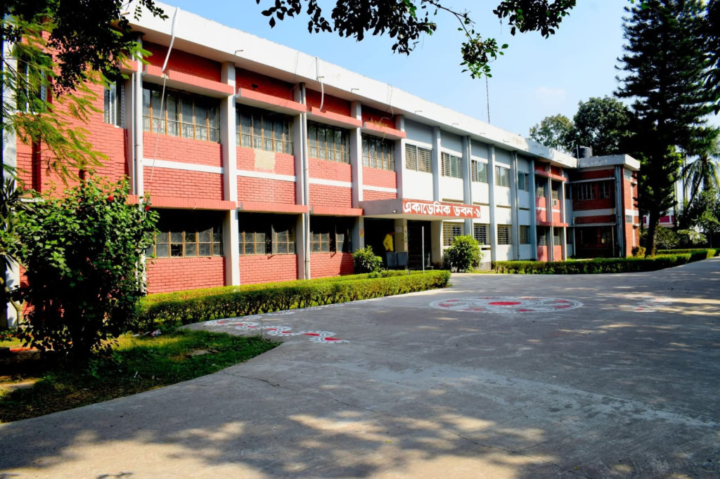 সারের হয়ে অভিষেক উইকেট সাকিবের