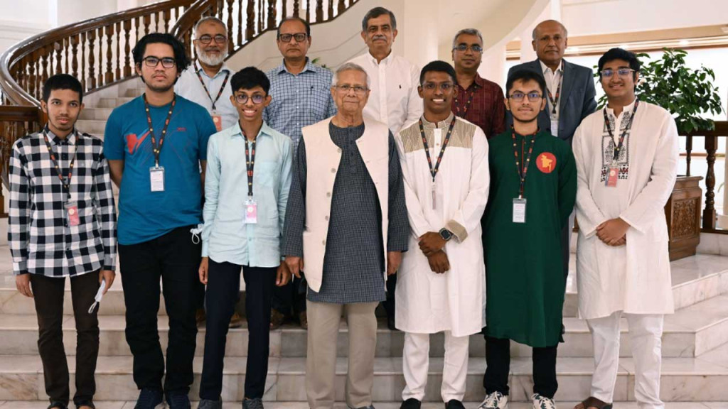 নড়াইলে দুই ভাইকে কুপিয়ে হত্যা, গ্রেফতার ৩