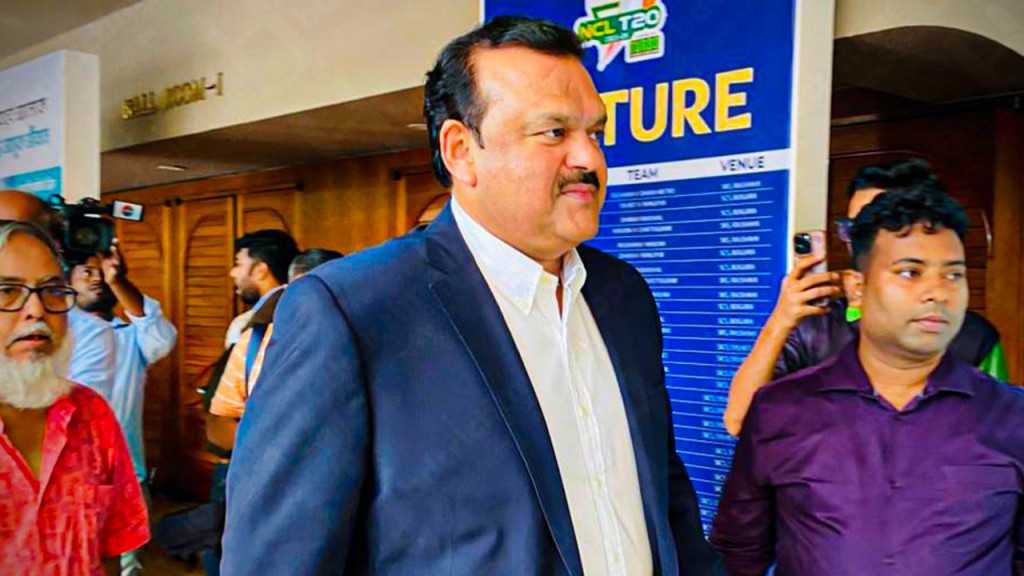 শ্বশুরের উপহার, আকাশছোঁয়া দামের বাড়িতে উঠছেন সোনম কাপুর