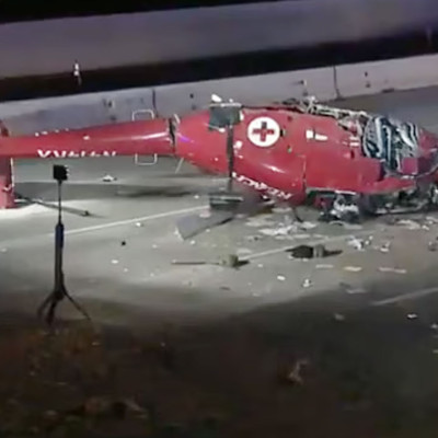 ড. ইউনূসকে আলিঙ্গন করে হাসিমুখে ছবি তুললেন পিটার হাস